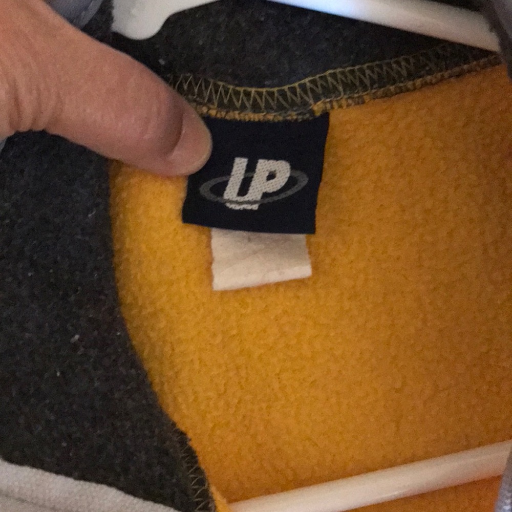 Vest - Picture 3 of 6